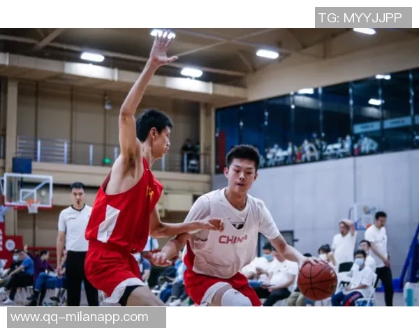 锡安赤膊上身展现惊人天赋NBL社媒热议他的强壮体魄与运动能力