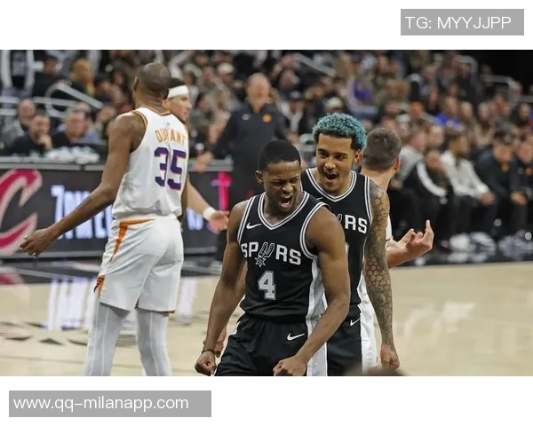 马刺半场领先太阳7分福克斯表现出色狄龙和布克状态起伏 马刺半场领先太阳7分福克斯表现出色狄龙和布克状态起伏