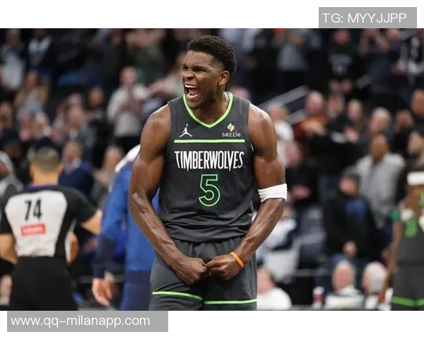 爱德华兹首节表现出色7投5中斩获12分并贡献1次抢断 爱德华兹首节表现出色7投5中斩获12分并贡献1次抢断