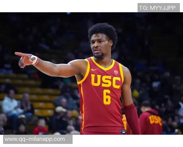 NBA高管与球探齐聚考察Woj母校球队球员展现人脉魅力 NBA高管与球探齐聚考察Woj母校球队球员展现人脉魅力