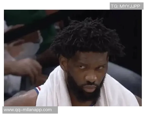 埃奇库姆回应媒体报道强调恩比德带伤拼搏的决心与努力